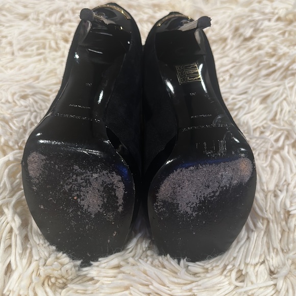 Burberry Black Suede peep toe bootie w fringe detail. Worn once. Size 36 - Picture 3 of 4